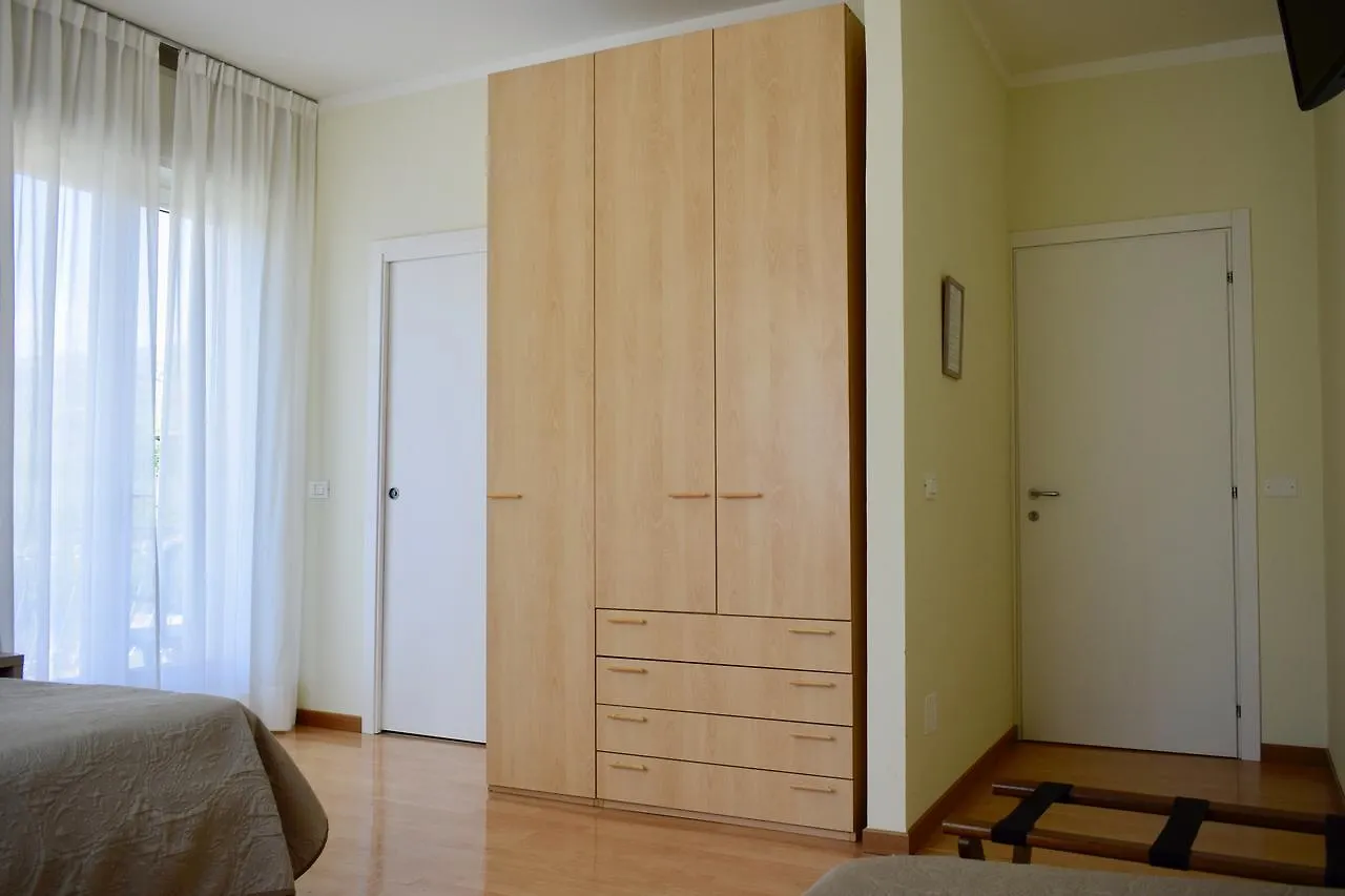 La Lanterna Hotel Garda  Guest house