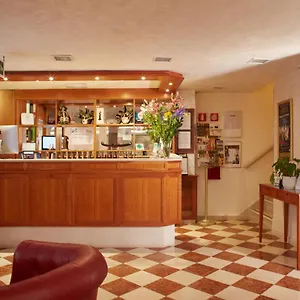 https://albergo-commercio-e-pellegrino.hotelslidodijesolo.com