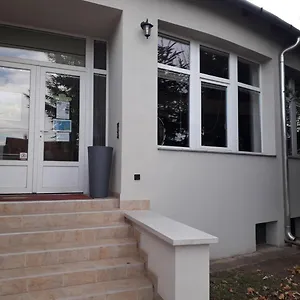 Vendégház Tenisz ***